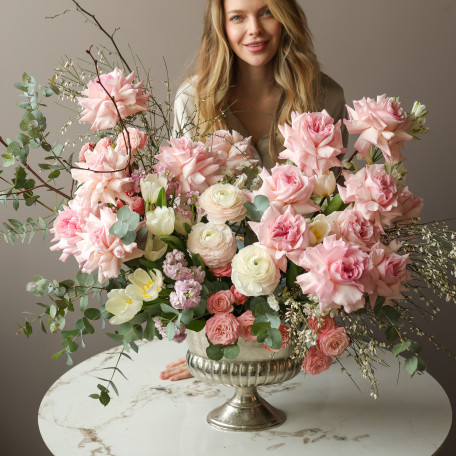 Премиум композиция с французскими розами, ранункулюсами эвкалиптом в вазоне-шампанница XL-75-80 см