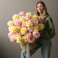 Корзина вау с французскими желтыми и розовыми розами  XL 70 см