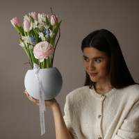 Букет в круглой вазе ВЕСЕННЯЯ НЕЖНОСТЬ 