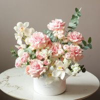  Коробка с французскими розами и орхидеями