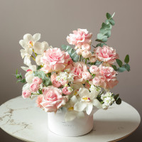  Коробка с французскими розами и орхидеями