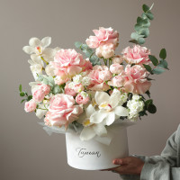  Коробка с французскими розами и орхидеями