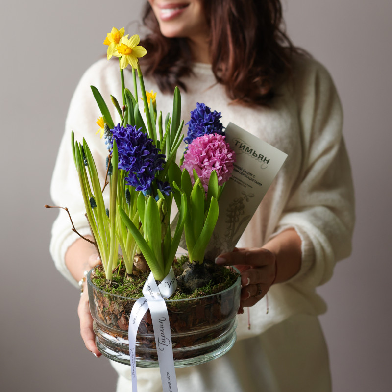 Весенний садик с гиацинтами, мускари и нарциссами в стекле, d=18 см