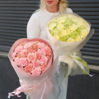 Круглый букет гвоздик (в асс.)