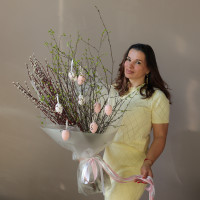 Пасхальный букет с веточками вербы и молодой липы