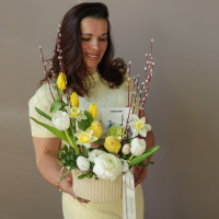 Пасхальная композиция в низком керамическом кашпо