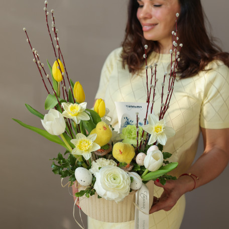 Пасхальная композиция в низком керамическом кашпо