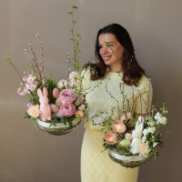 Пасхальная композиция в стекле с розами, вербой и пушистым зайкой (в асс.)