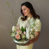 Пасхальная композиция в стекле с розами, вербой и пушистым зайкой (в асс.)