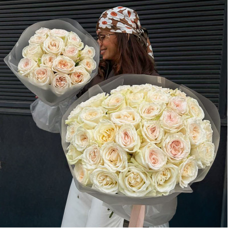 Монобукет пионовидных роз Вайт Охара, 33 шт