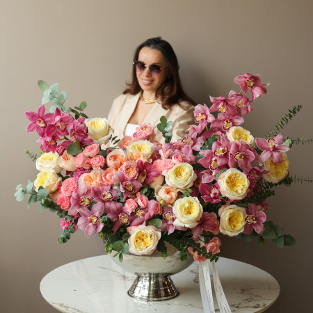 Премиум-композиция в вазе-шампаннице с розами и орхидеями