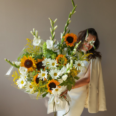 Авторский букет Августовское солнце с подсолнухами, размер XL