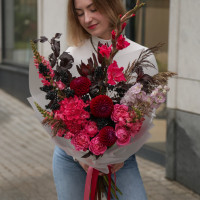 Букет «Винная ягода» · георгины · розы · гортензия · гладиолусы