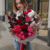 Букет «Винная ягода» · георгины · розы · гортензия · гладиолусы