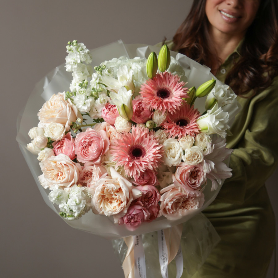 Букет «Весенний свет» · герберы · розы, M
