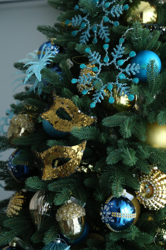 Елка с оформлением КАРНАВАЛ, 210-250 см