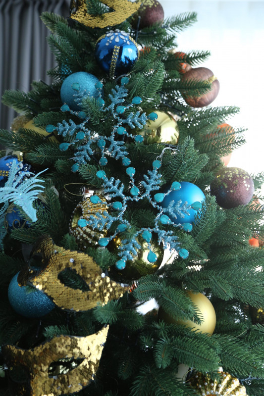 Елка с оформлением КАРНАВАЛ, 210-250 см