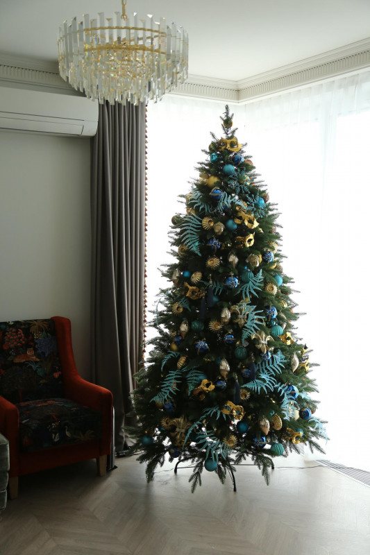 Елка с оформлением КАРНАВАЛ, 210-250 см