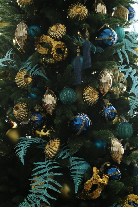 Елка с оформлением КАРНАВАЛ, 210-250 см