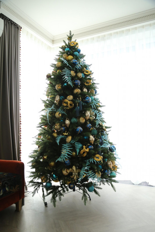 Елка с оформлением КАРНАВАЛ, 210-250 см