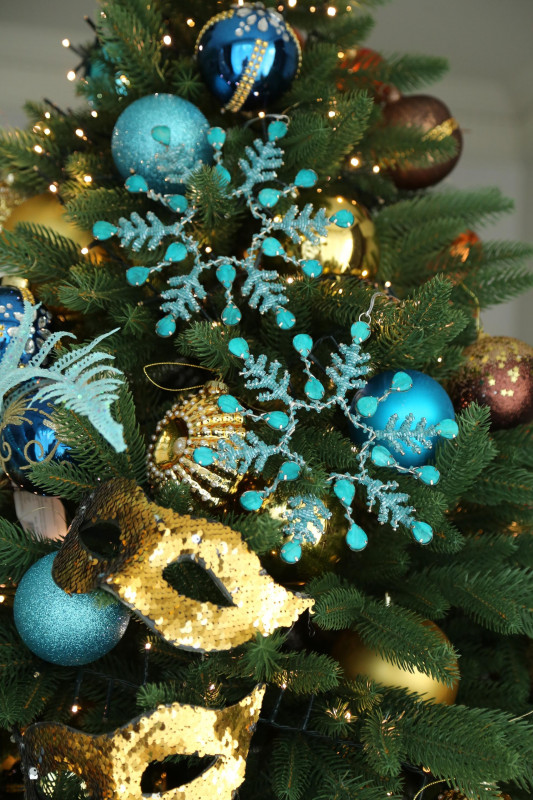 Елка с оформлением КАРНАВАЛ, 210-250 см