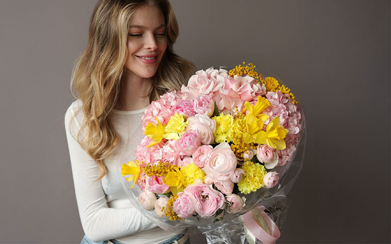 Регулярные поздравления от компании